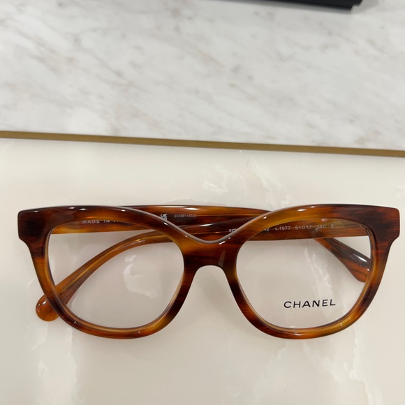 New Chanel model 0ch3442 tortoise and gold - Picture 2 of 5